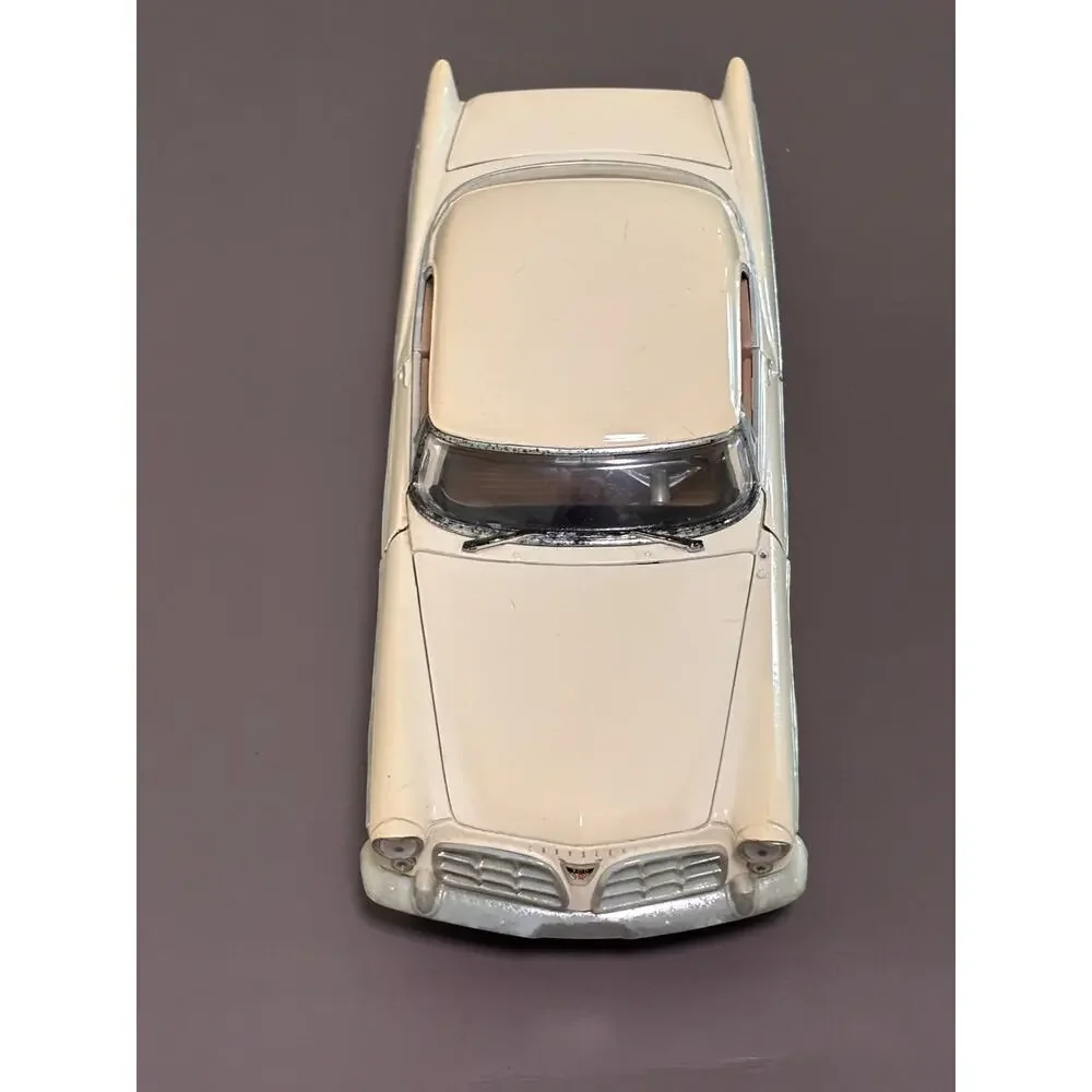 Original Maisto Special Edition 1:18 Die Cast 1956 Chrysler 300B White